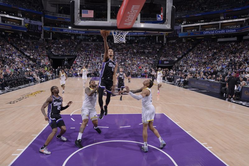 SACRAMENTO, CA - MARCH 31: Keegan Murray #13 of the Sacramento Kings drives to the basket during the game against the Utah Jazz on March 31, 2024 at Golden 1 Center in Sacramento, California. NOTE TO USER: User expressly acknowledges and agrees that, by downloading and or using this Photograph, user is consenting to the terms and conditions of the Getty Images License Agreement. Mandatory Copyright Notice: Copyright 2024 NBAE (Photo by Rocky Widner/NBAE via Getty Images)