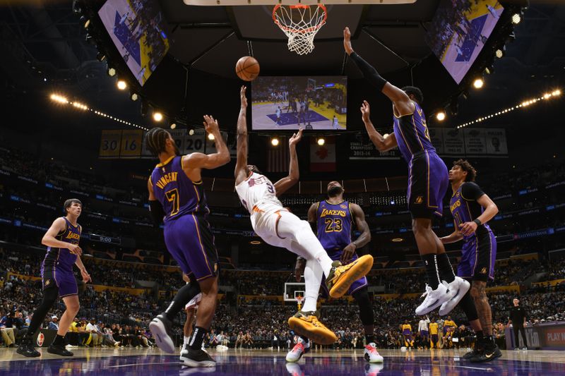 LOS ANGELES, CA - OCTOBER 25: Kevin Durant #35 of the Phoenix Suns shoots the ball during the game against the Los Angeles Lakers on October 25, 2024 at Crypto.Com Arena in Los Angeles, California. NOTE TO USER: User expressly acknowledges and agrees that, by downloading and/or using this Photograph, user is consenting to the terms and conditions of the Getty Images License Agreement. Mandatory Copyright Notice: Copyright 2024 NBAE (Photo by Adam Pantozzi/NBAE via Getty Images)