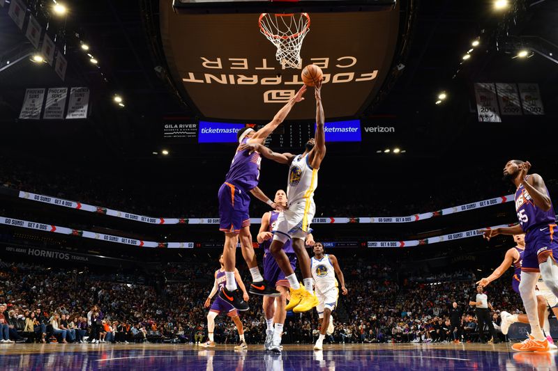 PHOENIX, AZ - NOVEMBER 30: Andrew Wiggins #22 of the Golden State Warriors drives to the basket during the game against the Phoenix Suns on November 30, 2024 at Footprint Center in Phoenix, Arizona. NOTE TO USER: User expressly acknowledges and agrees that, by downloading and or using this photograph, user is consenting to the terms and conditions of the Getty Images License Agreement. Mandatory Copyright Notice: Copyright 2024 NBAE (Photo by Barry Gossage/NBAE via Getty Images)