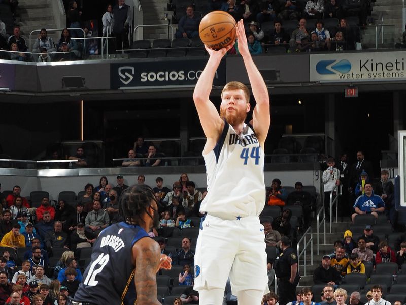 INDIANAPOLIS, IN - MARCH 27: Davis Bertans #44 of the Dallas Mavericks shoots the ball during the game against the Indiana Pacers on March 27, 2023 at Gainbridge Fieldhouse in Indianapolis, Indiana. NOTE TO USER: User expressly acknowledges and agrees that, by downloading and or using this Photograph, user is consenting to the terms and conditions of the Getty Images License Agreement. Mandatory Copyright Notice: Copyright 2023 NBAE (Photo by Ron Hoskins/NBAE via Getty Images)