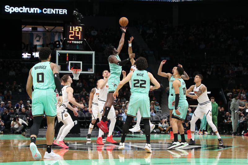 CHARLOTTE, NC - FEBRUARY 1: Mark Williams #5 of the Charlotte Hornets wins tip off during the game against the Denver Nuggets on February 1, 2025 at Spectrum Center in Charlotte, North Carolina. NOTE TO USER: User expressly acknowledges and agrees that, by downloading and or using this photograph, User is consenting to the terms and conditions of the Getty Images License Agreement. Mandatory Copyright Notice: Copyright 2025 NBAE (Photo by Brock Williams-Smith/NBAE via Getty Images)