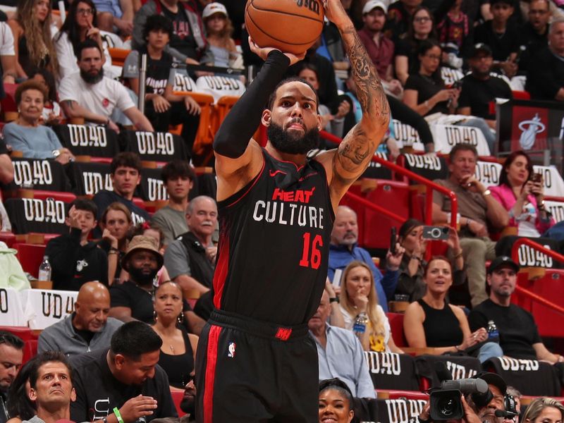 MIAMI, FL - JANUARY 19: Caleb Martin #16 of the Miami Heat three point basket during the game against the Atlanta Hawks on January 19, 2024 at Kaseya Center in Miami, Florida. NOTE TO USER: User expressly acknowledges and agrees that, by downloading and or using this Photograph, user is consenting to the terms and conditions of the Getty Images License Agreement. Mandatory Copyright Notice: Copyright 2024 NBAE (Photo by Issac Baldizon/NBAE via Getty Images)