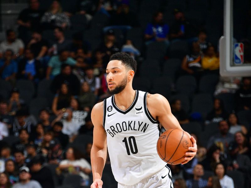 SAN ANTONIO, TX - JANUARY 17: Ben Simmons #10 of the Brooklyn Nets drives to the basket during the game against the San Antonio Spurs on January 17, 2023 at the AT&T Center in San Antonio, Texas. NOTE TO USER: User expressly acknowledges and agrees that, by downloading and or using this photograph, user is consenting to the terms and conditions of the Getty Images License Agreement. Mandatory Copyright Notice: Copyright 2022 NBAE (Photos by Michael Gonzales/NBAE via Getty Images)