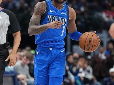 DALLAS, TX - DECEMBER 14: Jaden Hardy #1 of the Dallas Mavericks dribbles the ball during the game against the Minnesota Timberwolves on December 14, 2023 at the American Airlines Center in Dallas, Texas. NOTE TO USER: User expressly acknowledges and agrees that, by downloading and or using this photograph, User is consenting to the terms and conditions of the Getty Images License Agreement. Mandatory Copyright Notice: Copyright 2023 NBAE (Photo by Glenn James/NBAE via Getty Images)