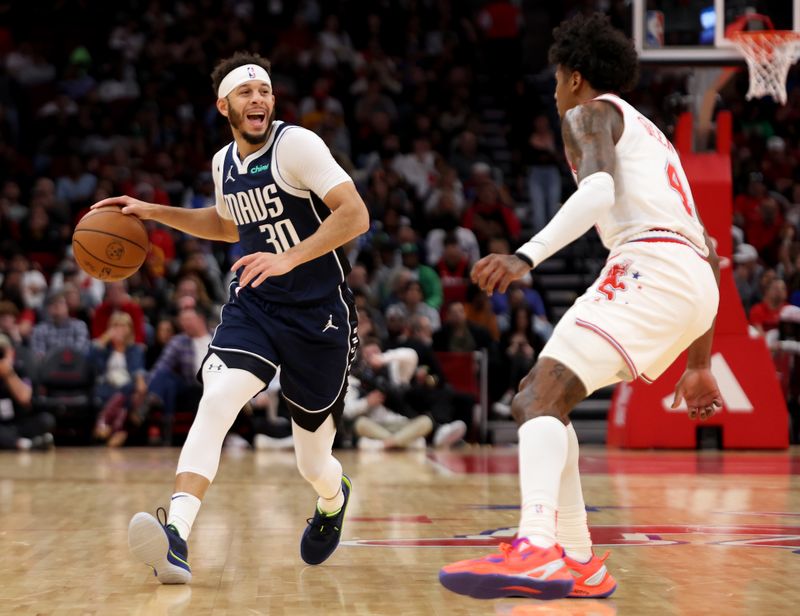 HOUSTON, TEXAS - DECEMBER 22: Seth Curry #30 of the Dallas Mavericks brings the ball up court in the first half against the Houston Rockets at Toyota Center on December 22, 2023 in Houston, Texas.   NOTE TO USER: User expressly acknowledges and agrees that, by downloading and or using this photograph, User is consenting to the terms and conditions of the Getty Images License Agreement. (Photo by Tim Warner/Getty Images)