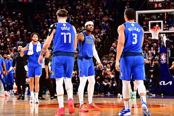 PHOENIX, AZ - DECEMBER 25: The Dallas Mavericks enter a timeout during the game against the Phoenix Suns on December 25, 2023 at Footprint Center in Phoenix, Arizona. NOTE TO USER: User expressly acknowledges and agrees that, by downloading and or using this photograph, user is consenting to the terms and conditions of the Getty Images License Agreement. Mandatory Copyright Notice: Copyright 2023 NBAE (Photo by Barry Gossage/NBAE via Getty Images)