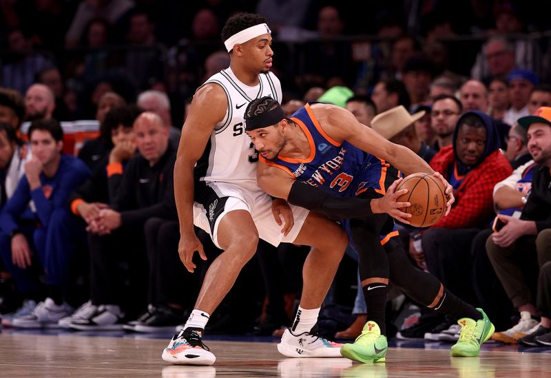 NEW YORK, NEW YORK - NOVEMBER 08: Josh Hart #3 of the New York Knicks drives the ball against Keldon Johnson #3 of the San Antonio Spurs during the second quarter in the game at Madison Square Garden on November 08, 2023 in New York City. NOTE TO USER: User expressly acknowledges and agrees that, by downloading and or using this photograph, User is consenting to the terms and conditions of the Getty Images License Agreement. (Photo by Elsa/Getty Images)