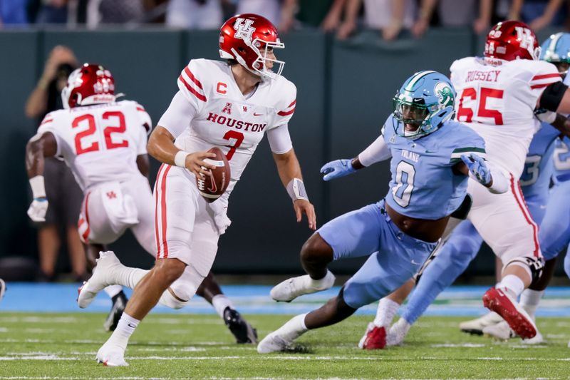 Oct 7, 2021; New Orleans, Louisiana, USA;  Tulane Green Wave linebacker Marvin Moody (0) chases Houston Cougars quarterback Clayton Tune (3) out fo the pocket during the first half at Yulman Stadium. Mandatory Credit: Stephen Lew-USA TODAY Sports