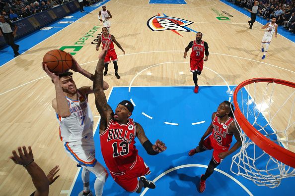 OKLAHOMA CITY, OK - NOVEMBER 22:  Chet Holmgren #7 of the Oklahoma City Thunder drives to the basket during the game against the Chicago Bulls on November 22, 2023 at Paycom Arena in Oklahoma City, Oklahoma. NOTE TO USER: User expressly acknowledges and agrees that, by downloading and or using this photograph, User is consenting to the terms and conditions of the Getty Images License Agreement. Mandatory Copyright Notice: Copyright 2023 NBAE (Photo by Zach Beeker/NBAE via Getty Images)