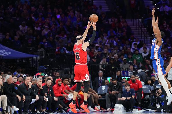 PHILADELPHIA, PA - DECEMBER 18: Alex Caruso #6 of the Chicago Bulls shoots the ball during the game against the Philadelphia 76ers on December 18, 2023 at the Wells Fargo Center in Philadelphia, Pennsylvania NOTE TO USER: User expressly acknowledges and agrees that, by downloading and/or using this Photograph, user is consenting to the terms and conditions of the Getty Images License Agreement. Mandatory Copyright Notice: Copyright 2023 NBAE (Photo by Jesse D. Garrabrant/NBAE via Getty Images)