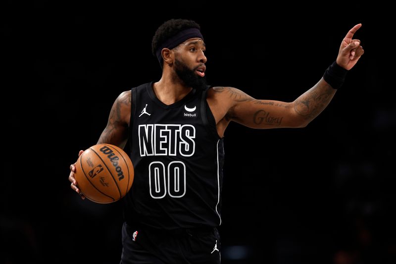 NEW YORK, NEW YORK - DECEMBER 22: Royce O'Neale #00 of the Brooklyn Nets calls a play during the first half against the Denver Nuggets at Barclays Center on December 22, 2023 in the Brooklyn borough of New York City. NOTE TO USER: User expressly acknowledges and agrees that, by downloading and/or using this Photograph, user is consenting to the terms and conditions of the Getty Images License Agreement. (Photo by Sarah Stier/Getty Images)