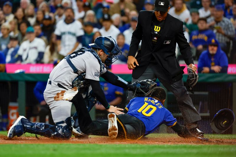 Sep 17, 2024; Seattle, Washington, USA; New York Yankees catcher Austin Wells (28) tags out Seattle Mariners designated hitter Victor Robles (10) on a stolen base attempt during the first inning at T-Mobile Park. Mandatory Credit: Joe Nicholson-Imagn Images