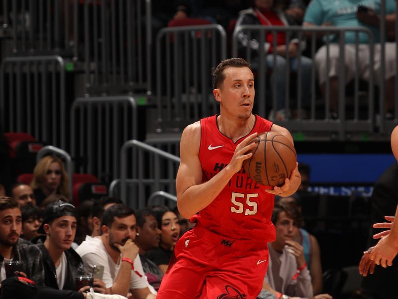 MIAMI, FL - DECEMBER 12:  Duncan Robinson #55 of the Miami Heat handles the ball during the game against the Toronto Raptors on December 12, 2024 at Kaseya Center in Miami, Florida. NOTE TO USER: User expressly acknowledges and agrees that, by downloading and or using this Photograph, user is consenting to the terms and conditions of the Getty Images License Agreement. Mandatory Copyright Notice: Copyright 2024 NBAE (Photo by Issac Baldizon/NBAE via Getty Images)