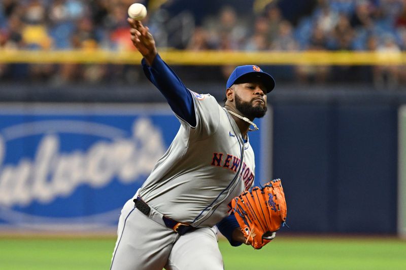 May 5, 2024; St. Petersburg, Florida, USA; New York Mets starting pitcher Luis Severino (40) throws a pitch in the first inning against the Tampa Bay Rays  at Tropicana Field. Mandatory Credit: Jonathan Dyer-USA TODAY Sports