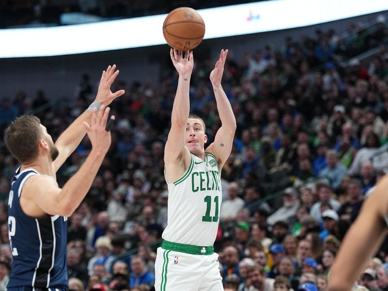 DALLAS, TX - JANUARY 22: Payton Pritchard #11 of the Boston Celtics shoots a three point basket against the Dallas Mavericks on January 22, 2024 at the American Airlines Center in Dallas, Texas. NOTE TO USER: User expressly acknowledges and agrees that, by downloading and or using this photograph, User is consenting to the terms and conditions of the Getty Images License Agreement. Mandatory Copyright Notice: Copyright 2024 NBAE (Photo by Glenn James/NBAE via Getty Images)