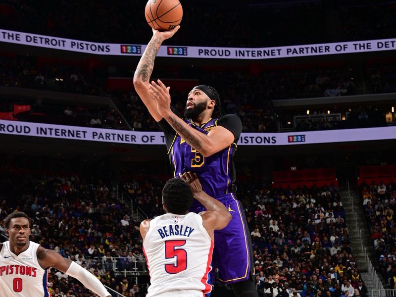 DETROIT, MI - NOVEMBER 4: Anthony Davis #3 of the Los Angeles Lakers drives to the basket during the game against the Detroit Pistons on November 4, 2024 at Little Caesars Arena in Detroit, Michigan. NOTE TO USER: User expressly acknowledges and agrees that, by downloading and/or using this photograph, User is consenting to the terms and conditions of the Getty Images License Agreement. Mandatory Copyright Notice: Copyright 2024 NBAE (Photo by Chris Schwegler/NBAE via Getty Images)