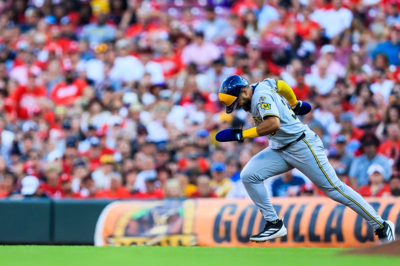 Aug 16, 2025; Cincinnati, Ohio, USA; Milwaukee Brewers outfielder Steward Berroa (35) steals second in the second inning against the Cincinnati Reds at Great American Ball Park. Mandatory Credit: Katie Stratman-Imagn Images