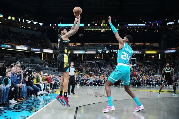 INDIANAPOLIS, INDIANA - DECEMBER 20: Obi Toppin #1 of the Indiana Pacers attempts a shot while being guarded by Brandon Miller #24 of the Charlotte Hornets in the first quarter at Gainbridge Fieldhouse on December 20, 2023 in Indianapolis, Indiana. NOTE TO USER: User expressly acknowledges and agrees that, by downloading and or using this photograph, User is consenting to the terms and conditions of the Getty Images License Agreement. (Photo by Dylan Buell/Getty Images)