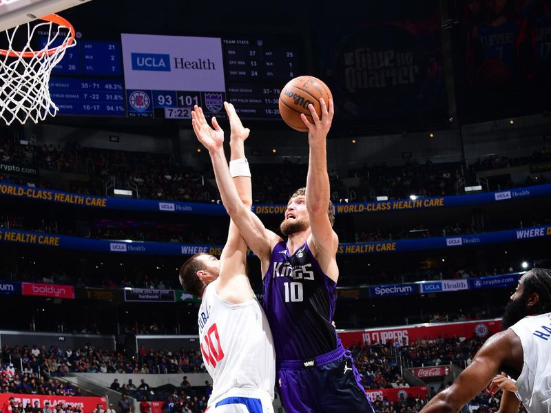 LOS ANGELES, CA - FEBRUARY 25: Domantas Sabonis #10 of the Sacramento Kings drives to the basket during the game against the LA Clippers on February 25, 2024 at Crypto.Com Arena in Los Angeles, California. NOTE TO USER: User expressly acknowledges and agrees that, by downloading and/or using this Photograph, user is consenting to the terms and conditions of the Getty Images License Agreement. Mandatory Copyright Notice: Copyright 2024 NBAE (Photo by Adam Pantozzi/NBAE via Getty Images)