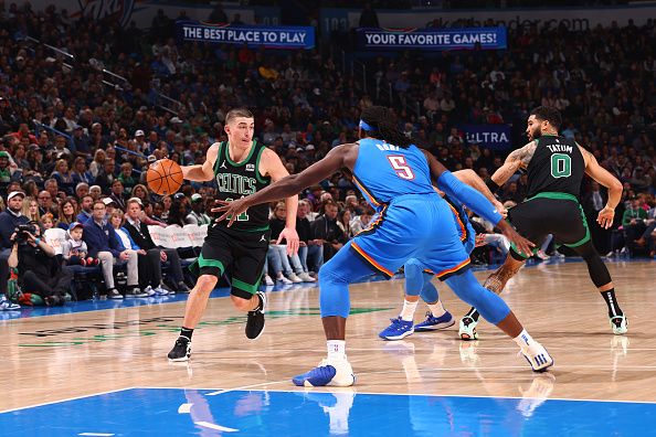 OKLAHOMA CITY, OK - JANUARY 2: Payton Pritchard #11 of the Boston Celtics drives to the basket during the game against the Oklahoma City Thunder on January 2, 2024 at Paycom Arena in Oklahoma City, Oklahoma. NOTE TO USER: User expressly acknowledges and agrees that, by downloading and or using this photograph, User is consenting to the terms and conditions of the Getty Images License Agreement. Mandatory Copyright Notice: Copyright 2024 NBAE (Photo by Zach Beeker/NBAE via Getty Images)