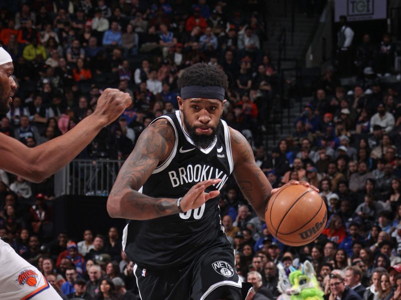 BROOKLYN, NY - JANUARY 23: Royce O'Neale #00 of the Brooklyn Nets handles the ball during the game against the New York Knicks on January 23, 2024 at Barclays Center in Brooklyn, New York. NOTE TO USER: User expressly acknowledges and agrees that, by downloading and or using this Photograph, user is consenting to the terms and conditions of the Getty Images License Agreement. Mandatory Copyright Notice: Copyright 2024 NBAE (Photo by Nathaniel S. Butler/NBAE via Getty Images)