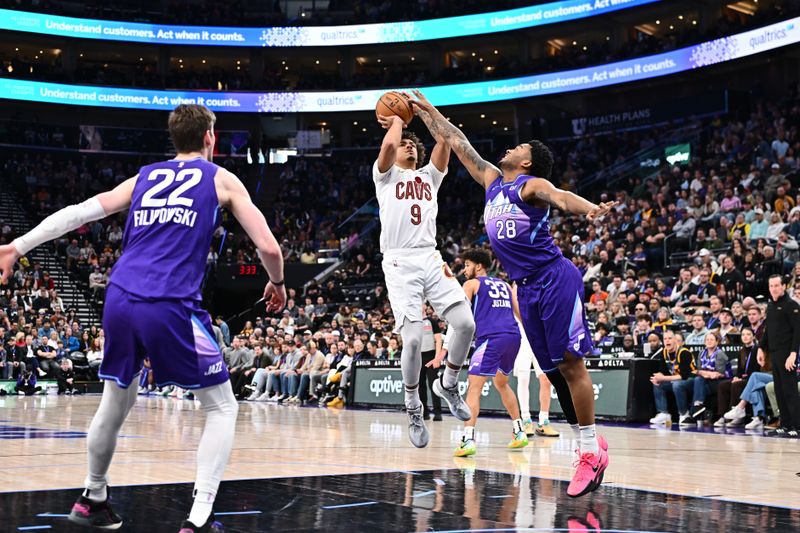 SALT LAKE CITY, UT - MARCH 23: Craig Porter #9 of the Cleveland Cavaliers shoots the ball during the game against the Utah Jazz on March 23, 2025 at Delta Center in Salt Lake City, Utah. NOTE TO USER: User expressly acknowledges and agrees that, by downloading and or using this Photograph, User is consenting to the terms and conditions of the Getty Images License Agreement. Mandatory Copyright Notice: Copyright 2025 NBAE (Photo by Jamie Sabau/NBAE via Getty Images)