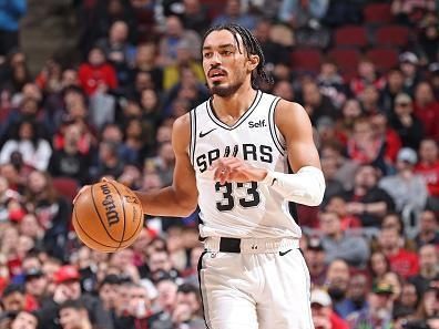 CHICAGO, IL - DECEMBER 21: Tre Jones #33 of the San Antonio Spurs dribbles the ball during the game against the Chicago Bulls on December 21, 2023 at United Center in Chicago, Illinois. NOTE TO USER: User expressly acknowledges and agrees that, by downloading and or using this photograph, User is consenting to the terms and conditions of the Getty Images License Agreement. Mandatory Copyright Notice: Copyright 2023 NBAE (Photo by Jeff Haynes/NBAE via Getty Images)