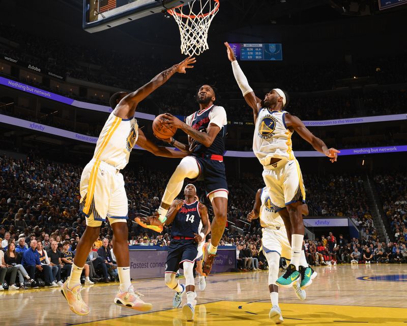 SAN FRANCISCO, CA - OCTOBER 27: Derrick Jones Jr. #55 of the LA Clippers drives to the basket during the game against the Golden State Warriors on October 27, 2024 at Chase Center in San Francisco, California. NOTE TO USER: User expressly acknowledges and agrees that, by downloading and or using this photograph, user is consenting to the terms and conditions of Getty Images License Agreement. Mandatory Copyright Notice: Copyright 2024 NBAE (Photo by Noah Graham/NBAE via Getty Images)