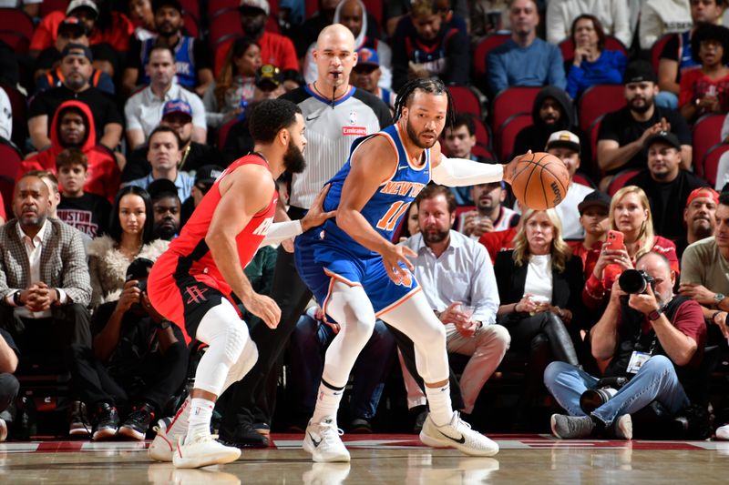 HOUSTON, TX - NOVEMBER 4: Jalen Brunson #11 of the New York Knicks handles the ball during the game against the Houston Rockets on November 4, 2024 at the Toyota Center in Houston, Texas. NOTE TO USER: User expressly acknowledges and agrees that, by downloading and or using this photograph, User is consenting to the terms and conditions of the Getty Images License Agreement. Mandatory Copyright Notice: Copyright 2024 NBAE (Photo by Logan Riely/NBAE via Getty Images)