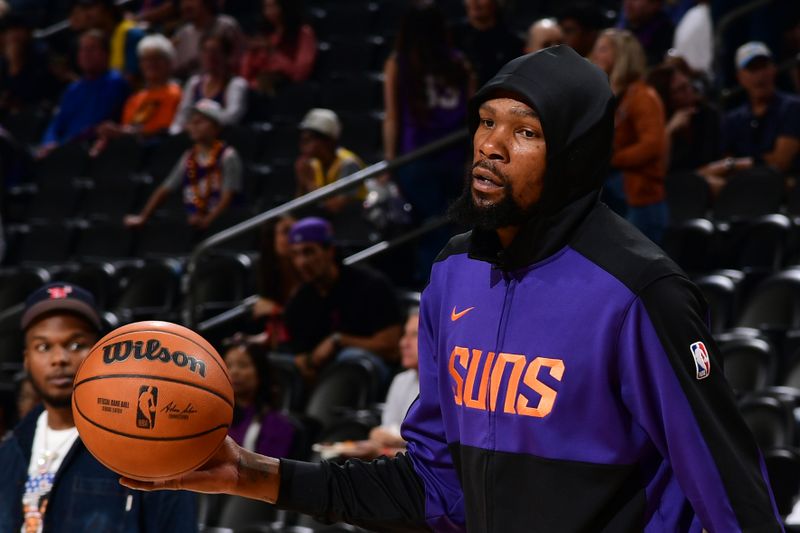 PHOENIX, AZ - OCTOBER 17: Kevin Durant #35 of the Phoenix Suns warms up before the game Los Angeles Lakers on October 17, 2024 at Footprint Center in Phoenix, Arizona. NOTE TO USER: User expressly acknowledges and agrees that, by downloading and or using this photograph, user is consenting to the terms and conditions of the Getty Images License Agreement. Mandatory Copyright Notice: Copyright 2024 NBAE (Photo by Kate Frese/NBAE via Getty Images)