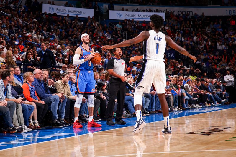 OKLAHOMA CITY, OK - NOVEMBER 4:  Alex Caruso #9 of the Oklahoma City Thunder looks to pass the ball during the game against the Orlando Magic on November 4, 2024 at Paycom Center in Oklahoma City, Oklahoma. NOTE TO USER: User expressly acknowledges and agrees that, by downloading and or using this photograph, User is consenting to the terms and conditions of the Getty Images License Agreement. Mandatory Copyright Notice: Copyright 2024 NBAE (Photo by Zach Beeker/NBAE via Getty Images)
