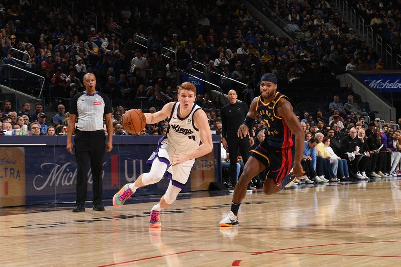 SAN FRANCISCO, CA - JANUARY 5: Kevin Huerter #9 of the Sacramento Kings handles the ball during the game against the Sacramento Kings on January 5, 2025 at Chase Center in San Francisco, California. NOTE TO USER: User expressly acknowledges and agrees that, by downloading and or using this photograph, user is consenting to the terms and conditions of Getty Images License Agreement. Mandatory Copyright Notice: Copyright 2025 NBAE (Photo by Noah Graham/NBAE via Getty Images)