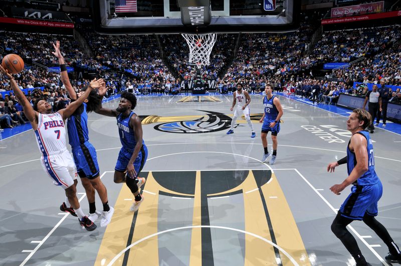 ORLANDO, FL - NOVEMBER 15: Kyle Lowry #7 of the Philadelphia 76ers shoots the ball during the game against the Orlando Magic during the Emirates NBA Cup game on  November 15, 2024 at Kia Center in Orlando, Florida. NOTE TO USER: User expressly acknowledges and agrees that, by downloading and or using this photograph, User is consenting to the terms and conditions of the Getty Images License Agreement. Mandatory Copyright Notice: Copyright 2024 NBAE (Photo by Fernando Medina/NBAE via Getty Images)