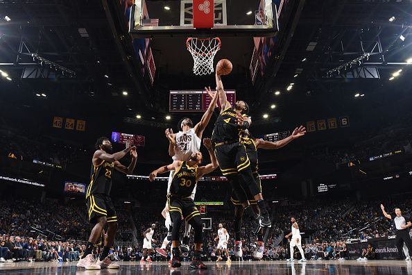 SAN FRANCISCO, CA - NOVEMBER 11: Moses Moody #4 of the Golden State Warriors grabs a rebound during the game against the Cleveland Cavaliers on November 11, 2023 at Chase Center in San Francisco, California. NOTE TO USER: User expressly acknowledges and agrees that, by downloading and or using this photograph, user is consenting to the terms and conditions of Getty Images License Agreement. Mandatory Copyright Notice: Copyright 2023 NBAE (Photo by Noah Graham/NBAE via Getty Images)