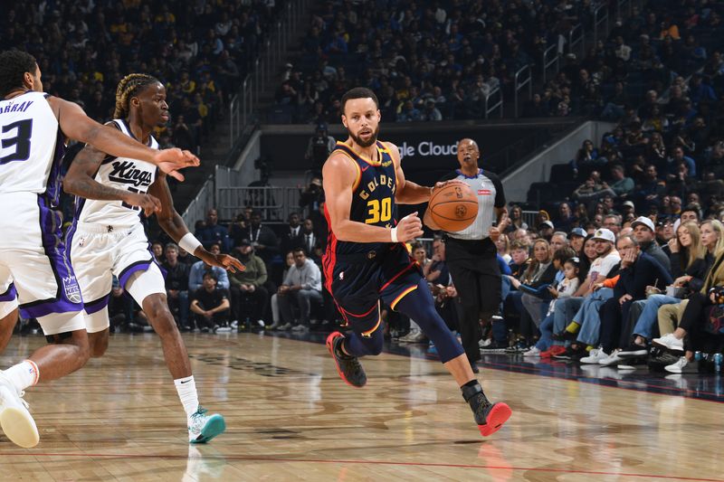 SAN FRANCISCO, CA - JANUARY 5:  Stephen Curry #30 of the Golden State Warriors handles the ball during the game against the Sacramento Kings on January 5, 2025 at Chase Center in San Francisco, California. NOTE TO USER: User expressly acknowledges and agrees that, by downloading and or using this photograph, user is consenting to the terms and conditions of Getty Images License Agreement. Mandatory Copyright Notice: Copyright 2025 NBAE (Photo by Noah Graham/NBAE via Getty Images)