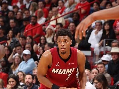 MIAMI, FL - DECEMBER 25:  Kyle Lowry #7 of the Miami Heat handles the ball during the game against the Philadelphia 76ers on December 25, 2023 at Kaseya Center in Miami, Florida. NOTE TO USER: User expressly acknowledges and agrees that, by downloading and or using this Photograph, user is consenting to the terms and conditions of the Getty Images License Agreement. Mandatory Copyright Notice: Copyright 2023 NBAE (Photo by David Sherman/NBAE via Getty Images)