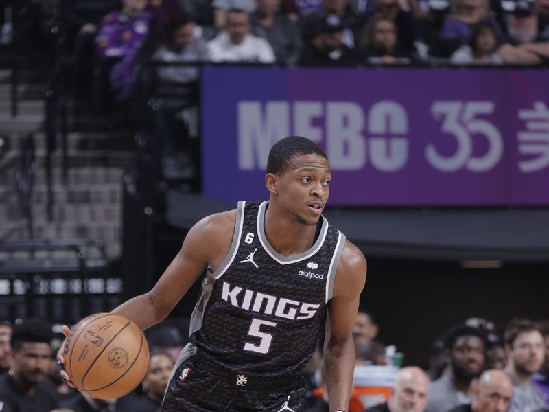 SACRAMENTO, CA - MARCH 3: De'Aaron Fox #5 of the Sacramento Kings dribbles the ball during the game against the LA Clippers on March 3, 2023 at Golden 1 Center in Sacramento, California. NOTE TO USER: User expressly acknowledges and agrees that, by downloading and or using this Photograph, user is consenting to the terms and conditions of the Getty Images License Agreement. Mandatory Copyright Notice: Copyright 2023 NBAE (Photo by Rocky Widner/NBAE via Getty Images)