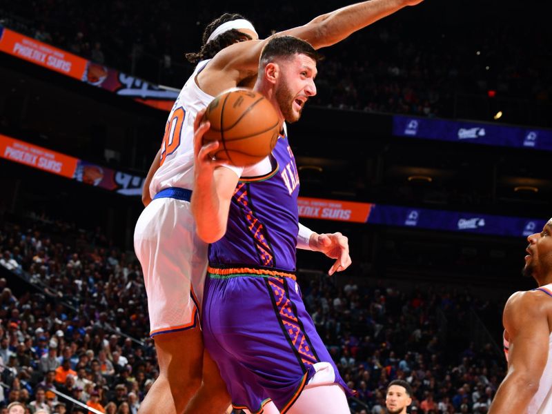 PHOENIX, AZ - NOVEMBER 20: Jusuf Nurkic #20 of the Phoenix Suns passes the ball during the game against the New York Knicks on November 20, 2024 at Footprint Center in Phoenix, Arizona. NOTE TO USER: User expressly acknowledges and agrees that, by downloading and or using this photograph, user is consenting to the terms and conditions of the Getty Images License Agreement. Mandatory Copyright Notice: Copyright 2024 NBAE (Photo by Barry Gossage/NBAE via Getty Images)