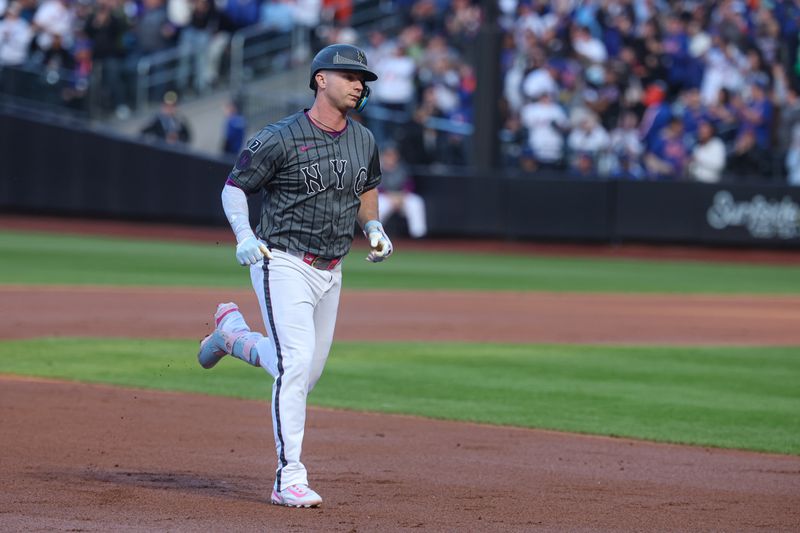 May 25, 2025; New York City, New York, USA; New York Mets first baseman Pete Alonso (20) runs the bases after hitting a two run home run during the first inning against the Los Angeles Dodgers at Citi Field. Mandatory Credit: Vincent Carchietta-Imagn Images