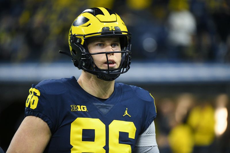 Dec 3, 2022; Indianapolis, Indiana, USA;  Michigan Wolverines tight end Luke Schoonmaker (86) before the Big Ten Championship against the Purdue Boilermakers at Lucas Oil Stadium. Mandatory Credit: Robert Goddin-USA TODAY Sports