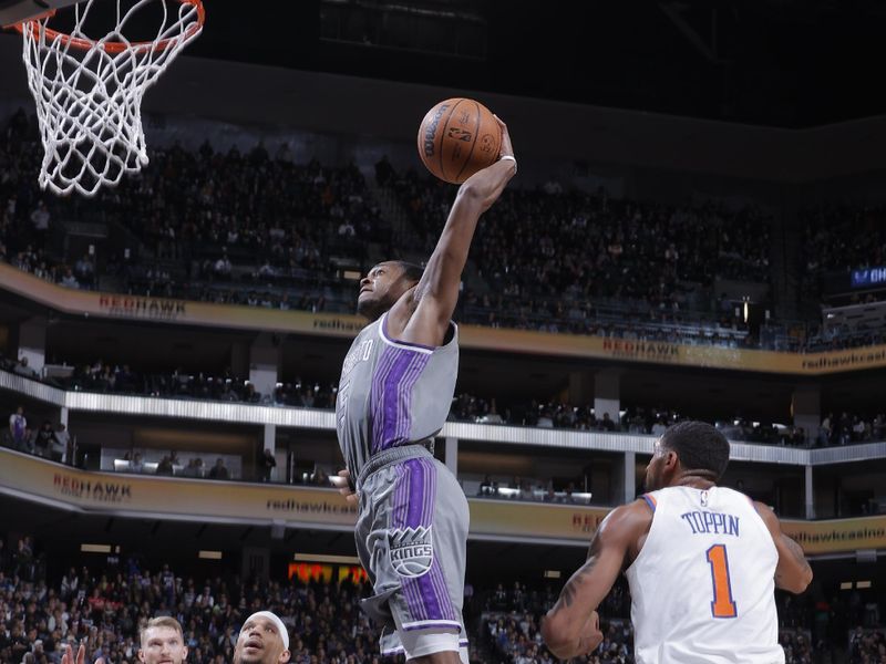 SACRAMENTO, CA - MARCH 9: De'Aaron Fox #5 of the Sacramento Kings drives to the basket during the game against the New York Knicks on March 9, 2023 at Golden 1 Center in Sacramento, California. NOTE TO USER: User expressly acknowledges and agrees that, by downloading and or using this Photograph, user is consenting to the terms and conditions of the Getty Images License Agreement. Mandatory Copyright Notice: Copyright 2023 NBAE (Photo by Rocky Widner/NBAE via Getty Images)