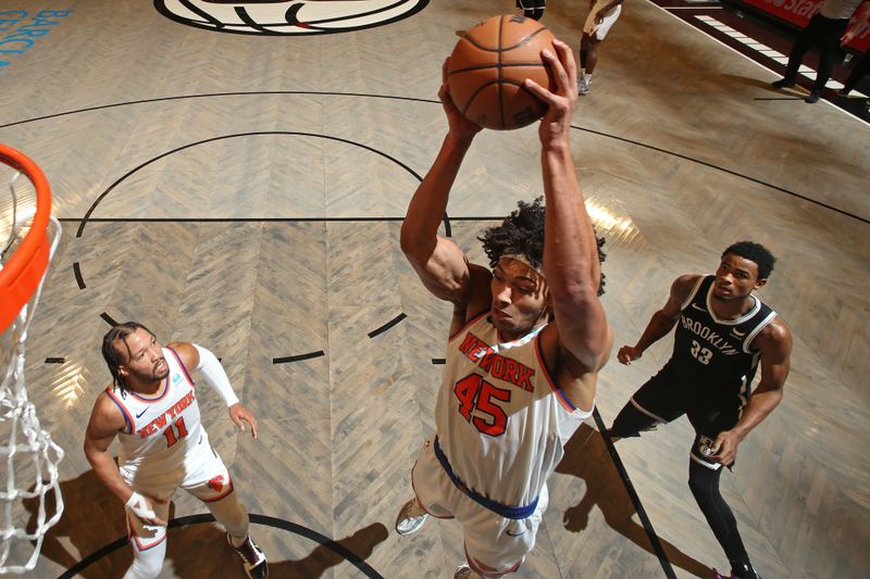 BROOKLYN, NY - JANUARY 23: Jericho Sims #45 of the New York Knicks rebounds during the game against the Brooklyn Nets on January 23, 2024 at Barclays Center in Brooklyn, New York. NOTE TO USER: User expressly acknowledges and agrees that, by downloading and or using this Photograph, user is consenting to the terms and conditions of the Getty Images License Agreement. Mandatory Copyright Notice: Copyright 2024 NBAE (Photo by Nathaniel S. Butler/NBAE via Getty Images)