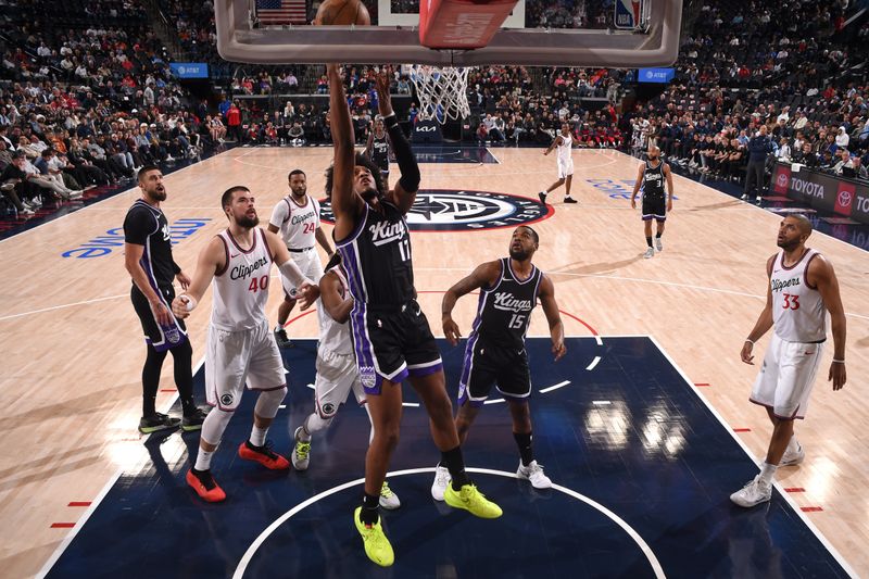 INGLEWOOD, CA - OCTOBER 17: Isaac Jones #17 of the Sacramento Kings drives to the basket during the game against the LA Clippers on October 17, 2024 at Intuit Dome in Los Angeles, California. NOTE TO USER: User expressly acknowledges and agrees that, by downloading and/or using this Photograph, user is consenting to the terms and conditions of the Getty Images License Agreement. Mandatory Copyright Notice: Copyright 2024 NBAE (Photo by Juan Ocampo/NBAE via Getty Images)