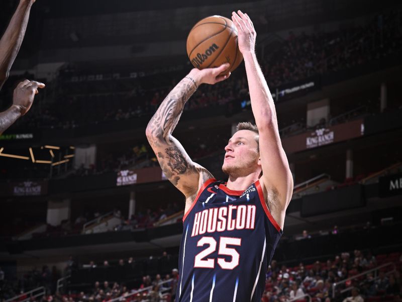 HOUSTON, TX - FEBRUARY 3: Garrison Mathews #25 of the Houston Rockets shoots a three point basket during the game against the Toronto Raptors on February 3, 2023 at the Toyota Center in Houston, Texas. NOTE TO USER: User expressly acknowledges and agrees that, by downloading and or using this photograph, User is consenting to the terms and conditions of the Getty Images License Agreement. Mandatory Copyright Notice: Copyright 2023 NBAE (Photo by Logan Riely/NBAE via Getty Images)