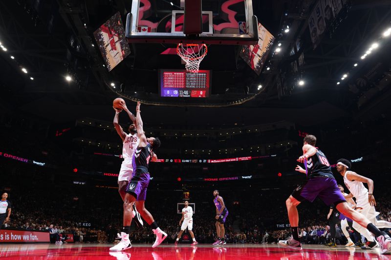 TORONTO, CANADA - OCTOBER 23: Evan Mobley #4 of the Cleveland Cavaliers drives to the basket during the game against the Toronto Raptors on October 23, 2024 at the Scotiabank Arena in Toronto, Ontario, Canada.  NOTE TO USER: User expressly acknowledges and agrees that, by downloading and or using this Photograph, user is consenting to the terms and conditions of the Getty Images License Agreement.  Mandatory Copyright Notice: Copyright 2024 NBAE (Photo by Mark Blinch/NBAE via Getty Images)