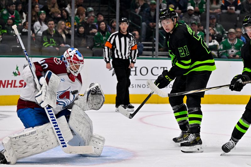 Nov 29, 2024; Dallas, Texas, USA; Colorado Avalanche goaltender Alexandar Georgiev (40) stops a shot as Dallas Stars left wing Jason Robertson (21) looks for the rebound during the second period at the American Airlines Center. Mandatory Credit: Jerome Miron-Imagn Images