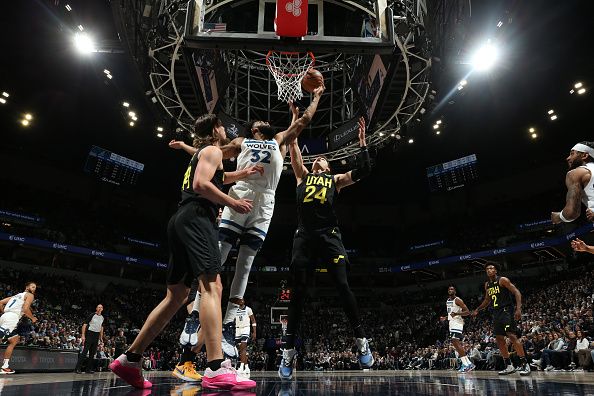 MINNEAPOLIS, MN - NOVEMBER 30: Karl-Anthony Towns #32 of the Minnesota Timberwolves drives to the basket during the game against the Utah Jazz on November 30, 2023 at Target Center in Minneapolis, Minnesota. NOTE TO USER: User expressly acknowledges and agrees that, by downloading and or using this Photograph, user is consenting to the terms and conditions of the Getty Images License Agreement. Mandatory Copyright Notice: Copyright 2023 NBAE (Photo by David Sherman/NBAE via Getty Images)