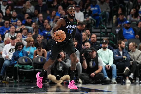 DALLAS, TX - DECEMBER 6 : Tim Hardaway Jr. #10 of the Dallas Mavericks handles the ball during the game against the Utah Jazz on December 6, 2023 at the American Airlines Center in Dallas, Texas. NOTE TO USER: User expressly acknowledges and agrees that, by downloading and or using this photograph, User is consenting to the terms and conditions of the Getty Images License Agreement. Mandatory Copyright Notice: Copyright 2023 NBAE (Photo by Glenn James/NBAE via Getty Images)