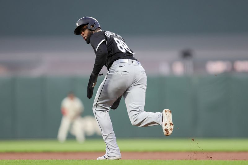 Aug 19, 2024; San Francisco, California, USA; Chicago White Sox outfielder Luis Robert Jr. (88) steals second base during the fifth inning against the San Francisco Giants at Oracle Park. Mandatory Credit: Sergio Estrada-USA TODAY Sports