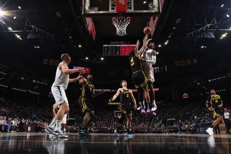 SAN FRANCISCO, CA - FEBRUARY 14: Paul George #13 of the LA Clippers drives to the basket during the game against the Golden State Warriors on FEBRUARY 14, 2024 at Chase Center in San Francisco, California. NOTE TO USER: User expressly acknowledges and agrees that, by downloading and or using this photograph, user is consenting to the terms and conditions of Getty Images License Agreement. Mandatory Copyright Notice: Copyright 2024 NBAE (Photo by Noah Graham/NBAE via Getty Images)